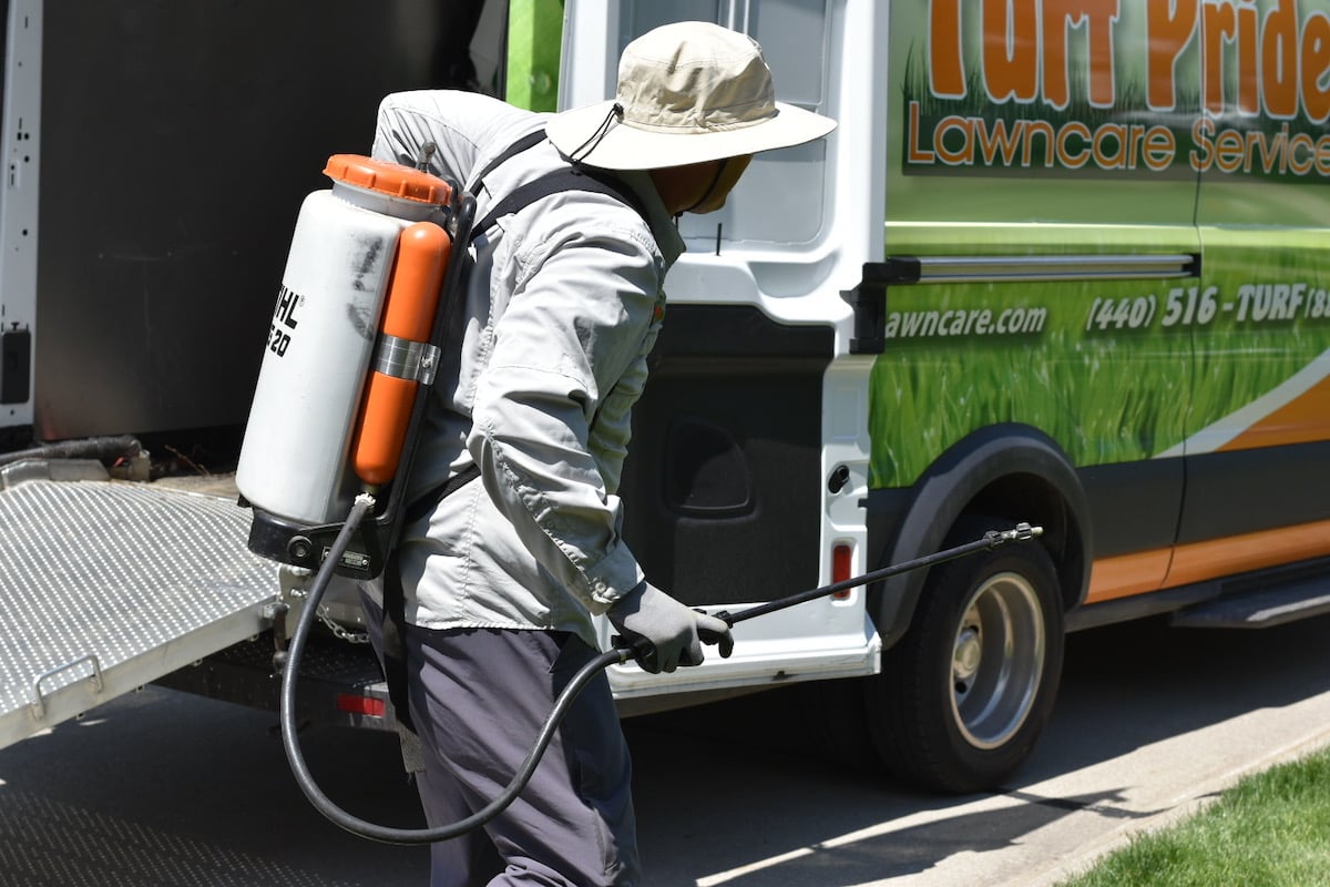 Crew-backpack-sprayer-weed-pest-control