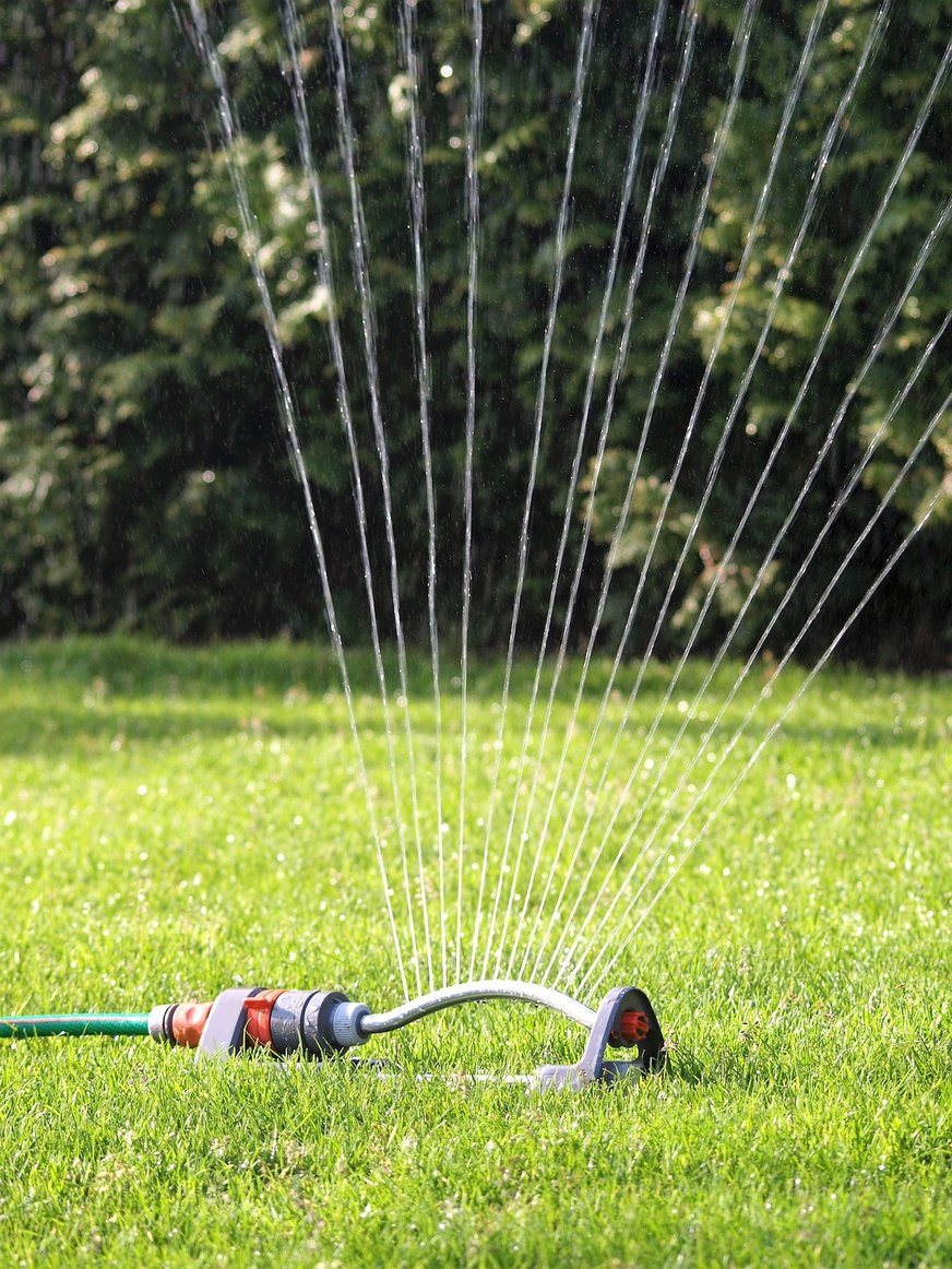 lawn-sprinkler-g8760bfcdb_1920