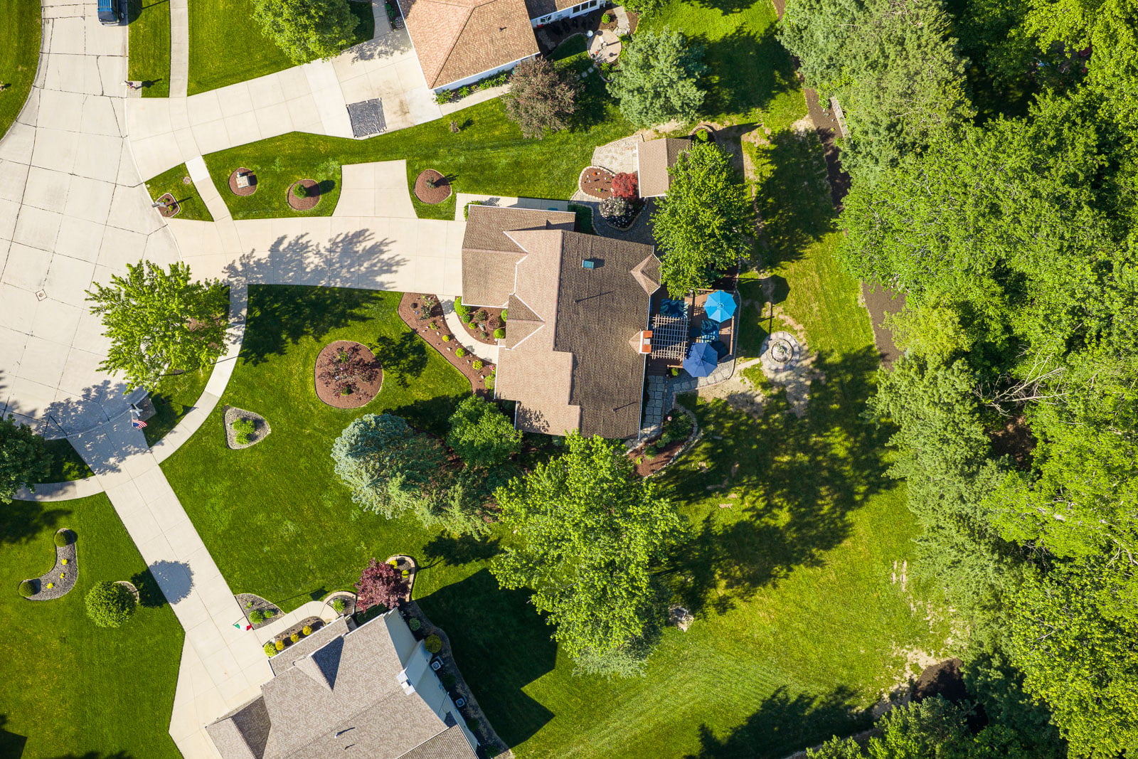 aerial view green lawn front of house lawn care 4