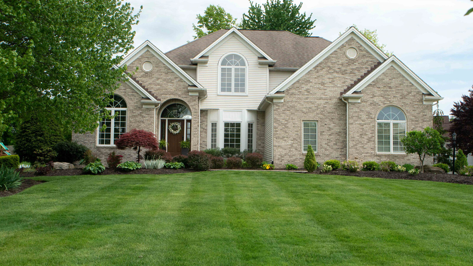 front of house landscaping lawn care 