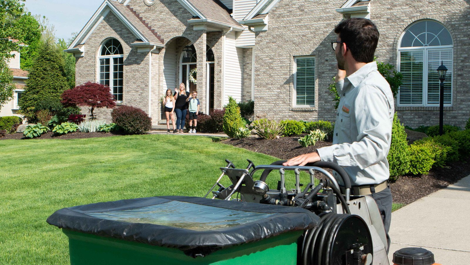 technician-waving-to-family