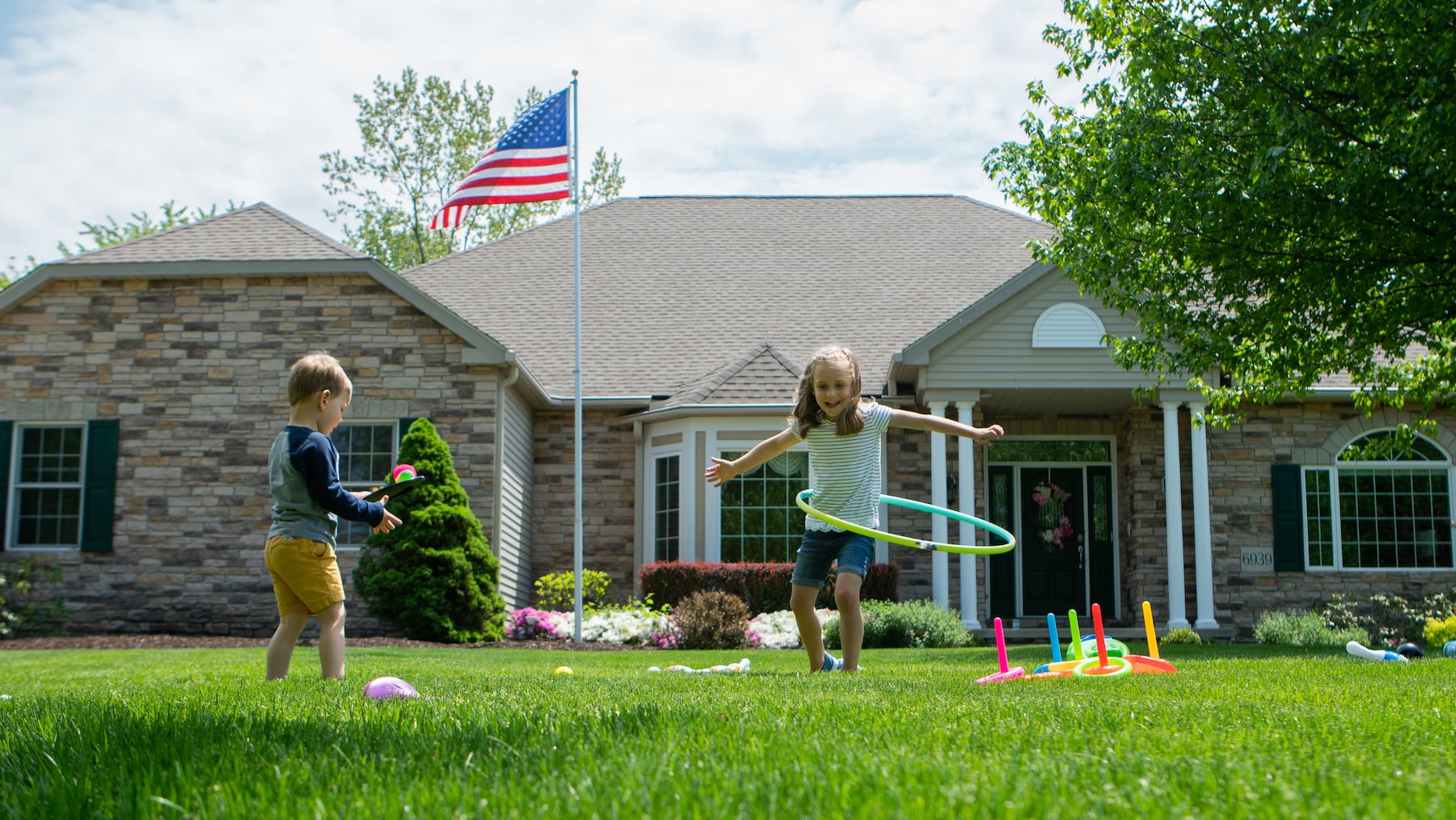 TurfPride-Homepage-nice-lawn-kids-playing